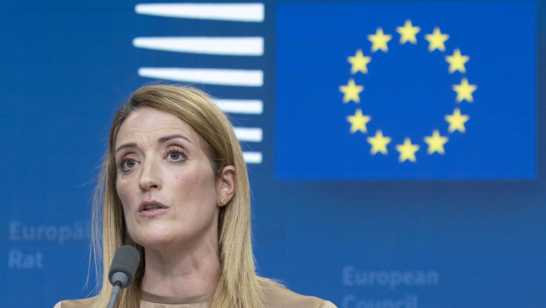 Metsola: Cand am dat pasaportul la sosirea in tara, mi-am amintit ca e o frustrare prin care fiecare roman trece. E discriminare Imagine