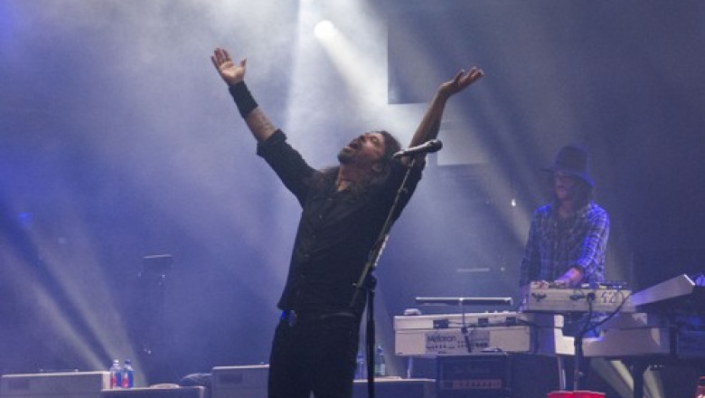„Mi-am inselat sotia si am un copil in afara casniciei.” Anuntul neasteptat facut de Dave Grohl, solistul trupei Foo Fighters Imagine