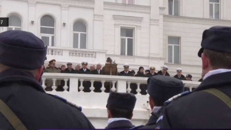 Mica Unire a fost sarbatorita pe faleza. 100 de militari au tremurat de frig in semn de respect pentru istorie Imagine
