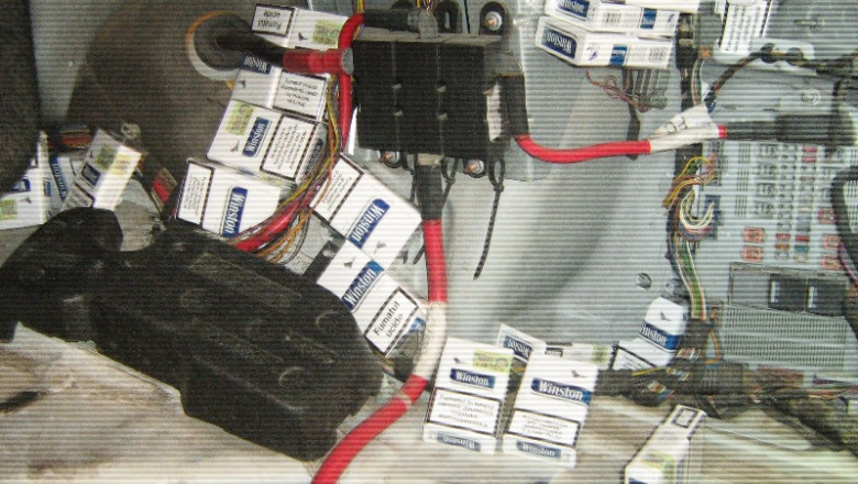 Microbuz burdusit cu tigari, depistat de politistii de frontiera din Botosani Imagine