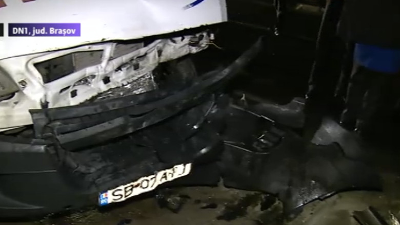 Microbuz implicat intr-un accident in judetul Brasov. 11 persoane au fost ranite  Imagine