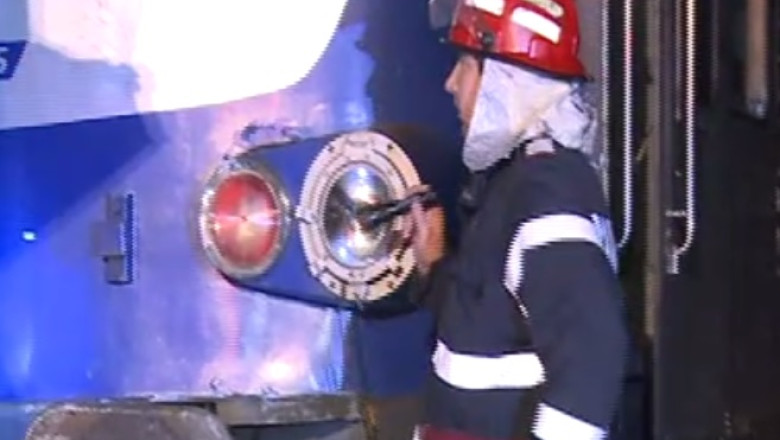 Microbuz lovit de tren. Un barbat a murit, un altul a fost ranit Imagine