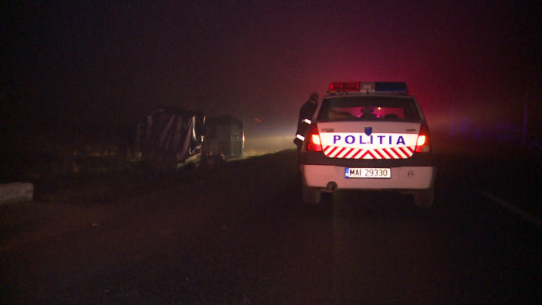 Microbuz rasturnat in judetul Valcea   Imagine