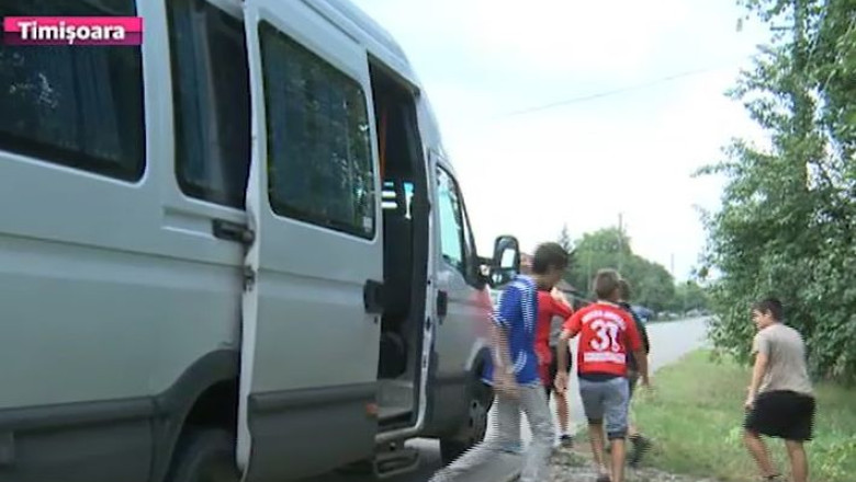 Microbuze noi destinate transportului elevilor din Timis Imagine