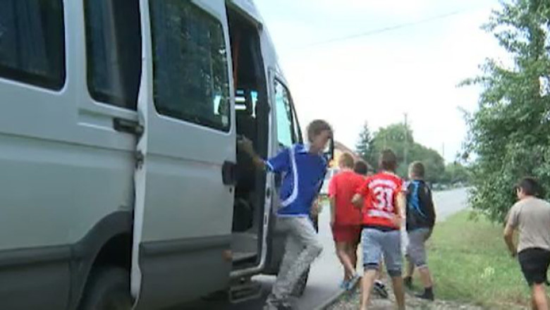 Microbuze scolare noi, in Timis. Unde vor fi repartizate acestea Imagine