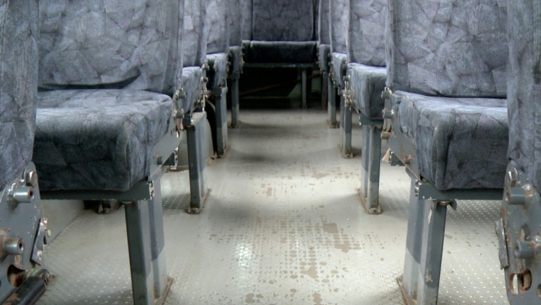 Microbuze scolare periculoase. Masinile sunt vechi de 12 ani, iar inauntru ploua si este curent Imagine