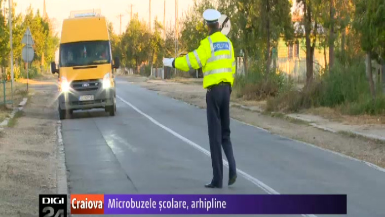 Microbuzele scolare, arhipline. Peste 30 de elevi din Dolj, inghesuiti intr-un autovehicul de 17 persoane  Imagine