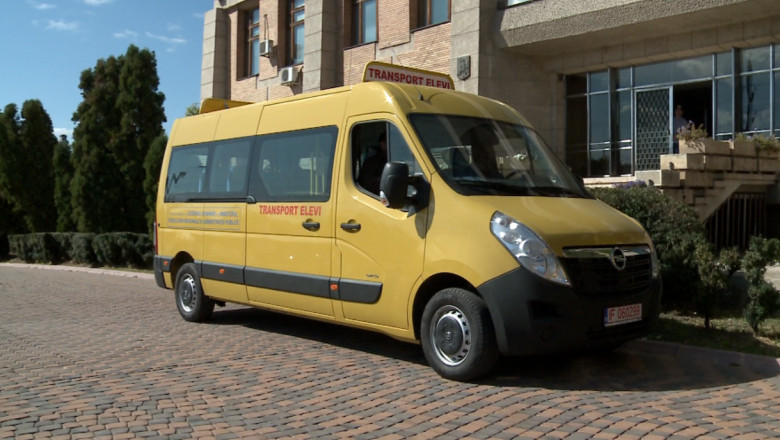 Microbuzele scolare, distribuite in Iasi. Elevii din noua comune nu vor mai fi nevoiti sa faca naveta pe jos Imagine