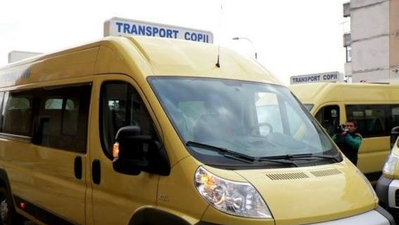 Microbuzele scolare n-au ajuns exact acolo unde era nevoie de ele. Copiii fac autostopul sau stau acasa Imagine