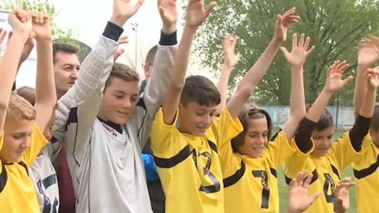 Micutii fotbalisti de la LPS Banatul lupta sa ia titlul national si... sa plece in Brazilia Imagine