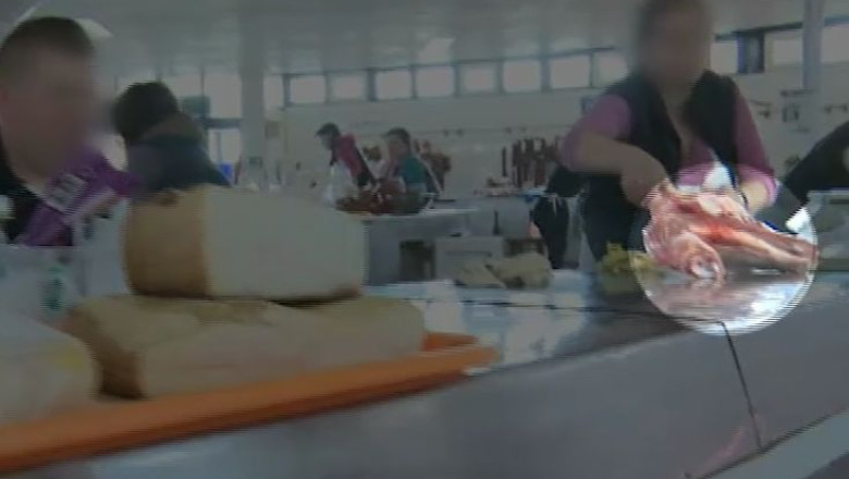 Miei vanduti pe sub mana, in piete. Animalele trebuie sacrificate in puncte autorizate, dar deocamdata niciunul nu a fost deschis Imagine