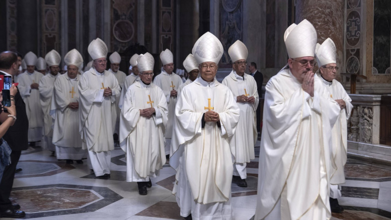 Miercuri se intruneste conclavul. Nume cu greutate care vor avea un cuvant de spus in alegerea viitorului papa Imagine