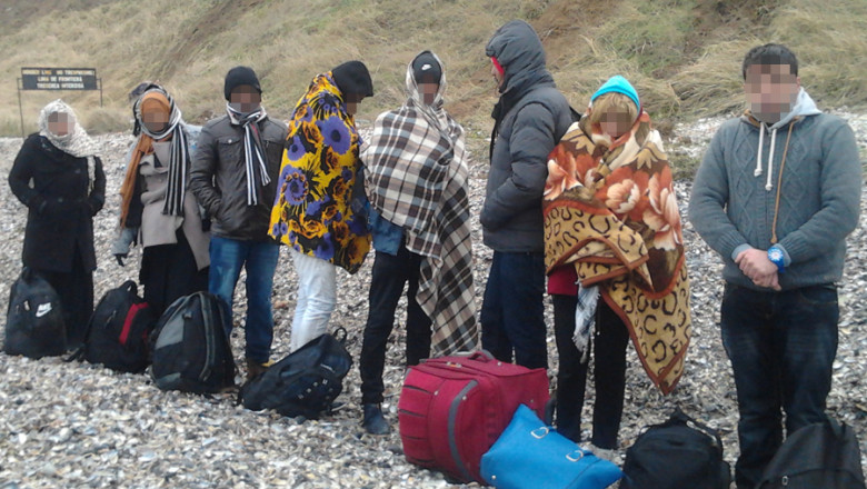 Migranti abandonati in mare Imagine