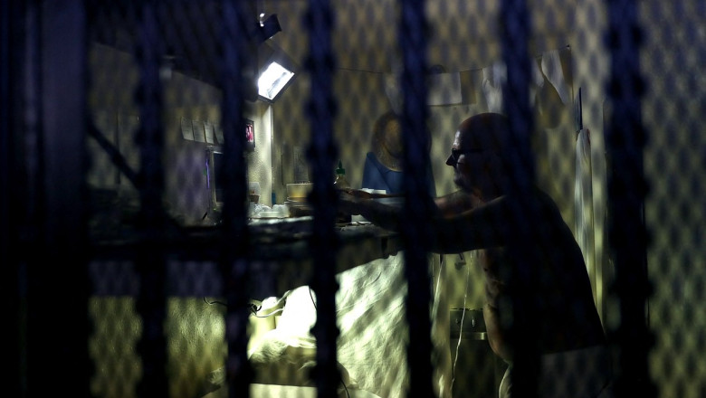 Migrantii retinuti in inchisorile din SUA sunt tinuti in conditii inumane, arata un raport al Human Rights Watch Imagine