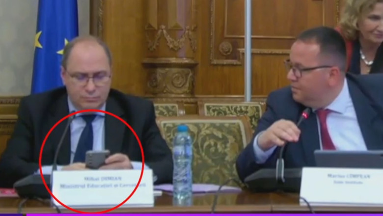 Mihai Dimian anunta ca isi va dona salariul de ministru, dupa criticile ca a ignorat discursul unei eleve de clasa a V-a