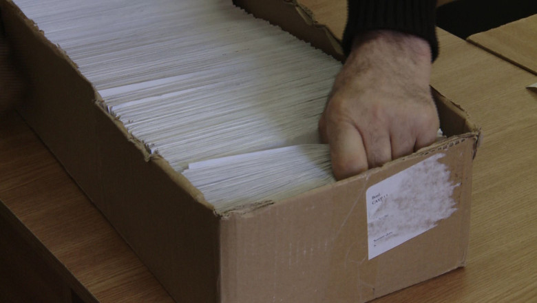 Mii de carduri de sanatate, neridicate la CJAS  Imagine