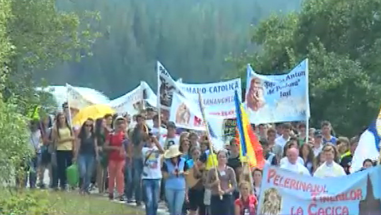 Mii de credinciosi din toate colturile tarii au venit la Suceava pentru sarbatoarea Adormirea Maicii Domnului Imagine