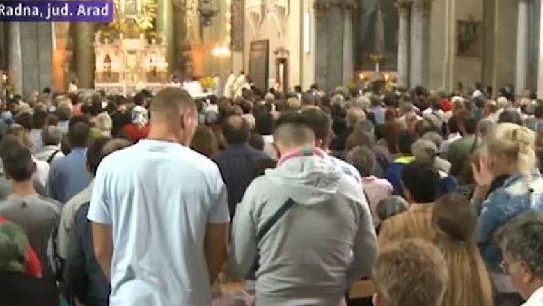 Mii de credinciosi, in pelerinaj la Basilica Maria Radna. O traditie de peste 200 de ani: cautatul dupa "lacrimile Maicii Domnului" Imagine