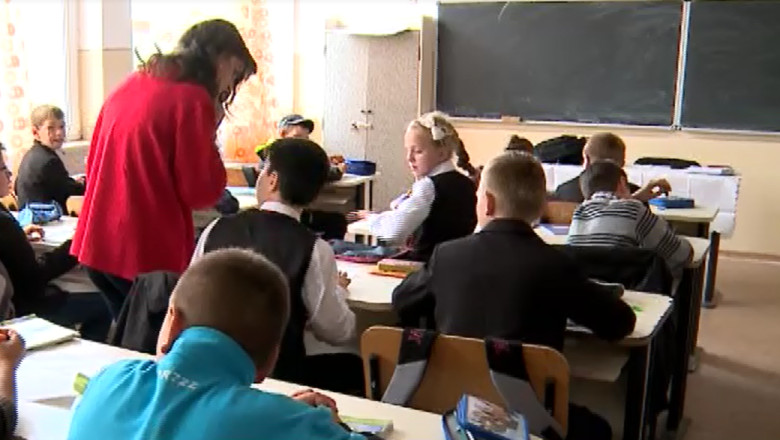 Mii de elevi au inceput scoala fara profesori calificati, in Botosani Imagine