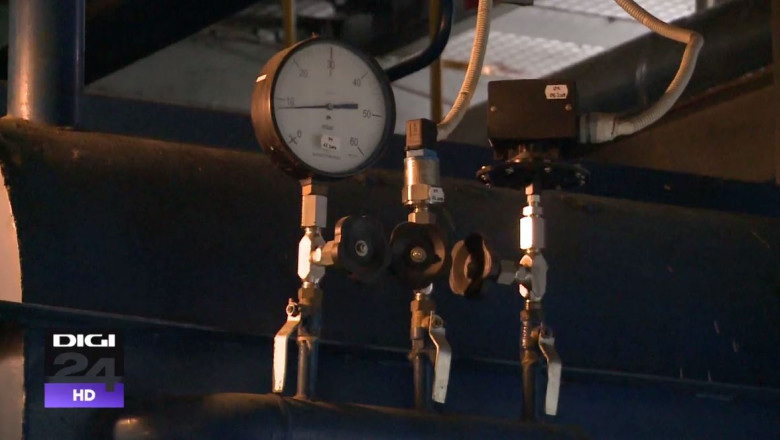 Mii de familii din mai multe cartiere ale Capitalei si-au petrecut noaptea in frig si in continuare nu au caldura in calorifere din cauza unei avarii la CET Grozavesti Imagine