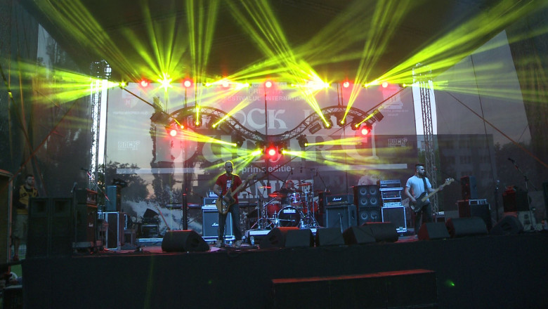 Mii de galateni sunt asteptati la Revelion 2015 Imagine