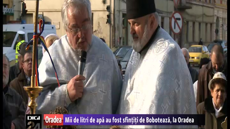 Mii de litri de apa au fost sfintiti de Boboteaza, la Oradea Imagine