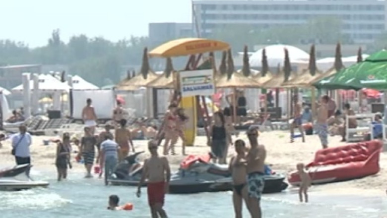 Mii de oameni au ales marea ca destinatie de relaxare in acest weekend Imagine