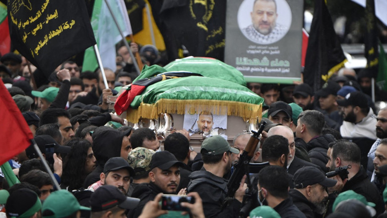 Mii de oameni au participat la inmormantarea lui Saleh al-Arouri, adjunctul liderului Hamas, la Beirut Imagine