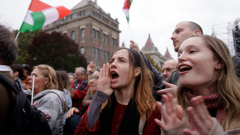 Mii de oameni au protestat impotriva guvernului Orban la Budapesta, cerand salarii mai mari si ajutor in fata inflatiei galopante Imagine