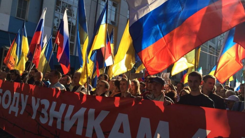 Mii de oameni au protestat, la Moscova, fata de interventia Kremlinului in conflictul din Ucraina Imagine
