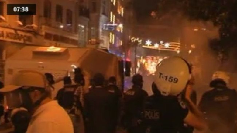 Mii de oameni sunt in strada la Istanbul. Presedintele Turciei: Demonstratiile au un nivel ingrijorator Imagine