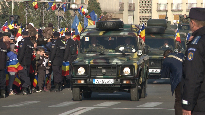 Mii de oradeni au venit in Piata Unirii, la parada de 1 Decembrie (FOTO-VIDEO) Imagine