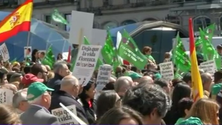 Mii de spanioli cer adoptarea rapida a legii care interzice avortul Imagine