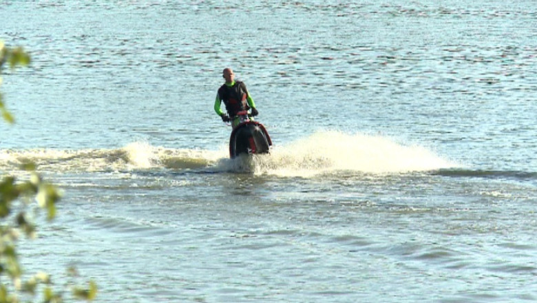 Mii de spectatori la cel mai mare spectacol aeronautic din Moldova Imagine