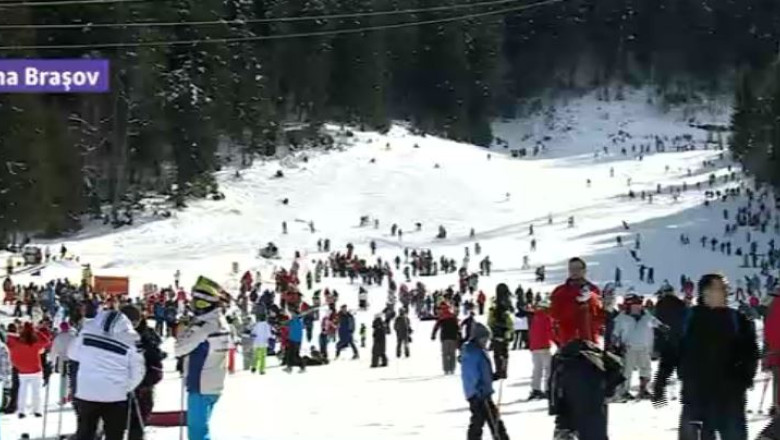 Mii de turisti de peste Prut se pregatesc de Craciunul pe rit vechi, pe Valea Prahovei Imagine