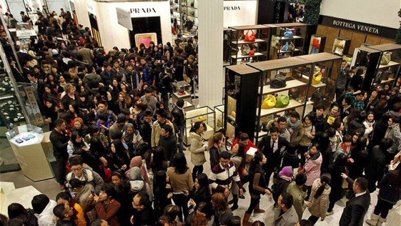 Milioane de britanici au dat buzna in magazine de Boxing Day Imagine