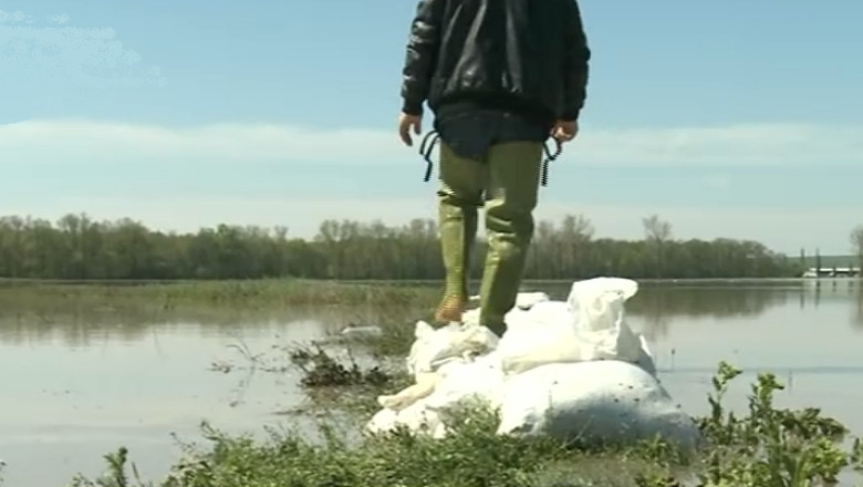 Milioane de euro pe apa Sambetei. Romania are harti de risc, dar nu si diguri impotriva inundatiilor Imagine
