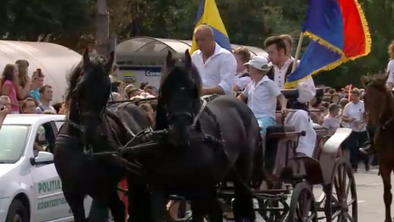 Milioane de flori si personaje de poveste, la Carnavalul Florilor de la Oradea Imagine