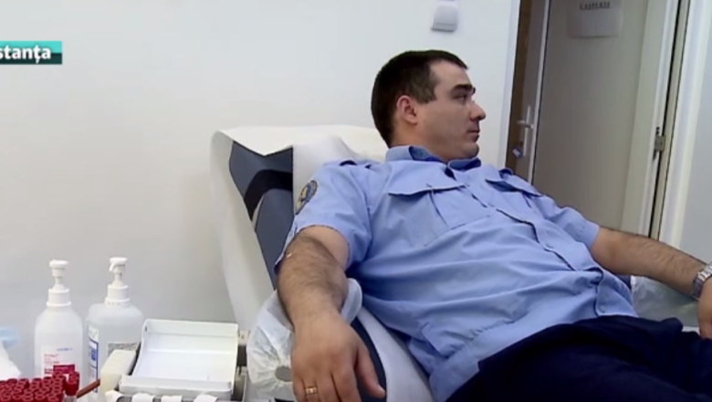 Militarii au donat sange. Jandarmii si pompierii vor cumpara jucarii cu tichetele de masa primite  Imagine