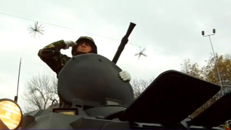 Militarii care au defilat la parada de 1 Decembrie raman fara banii de hrana Imagine
