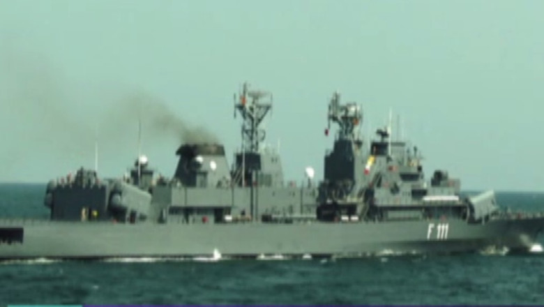 Militarii de pe fregata "Regina Maria" s-au razboit pe mare Imagine