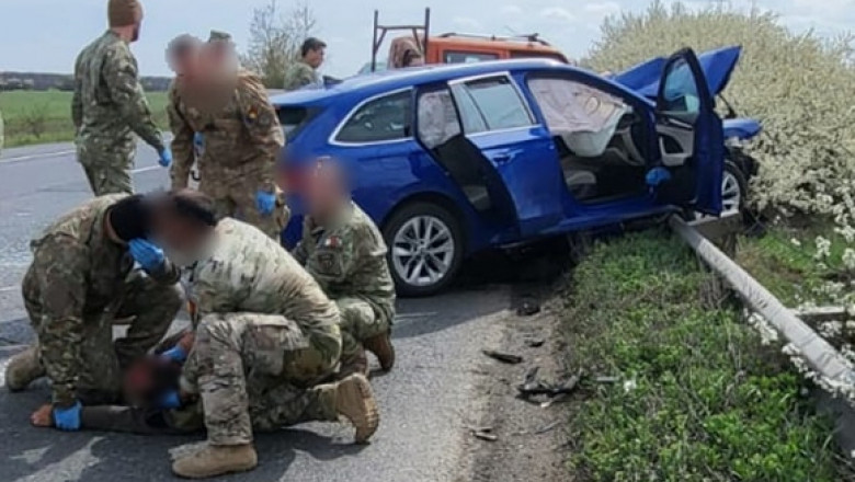 Militarii Fortelor pentru Operatii Speciale au acordat primul ajutor victimei unui accident: "L-am mentinut in viata" Imagine