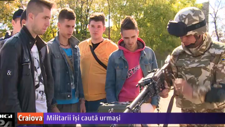Militarii isi cauta urmasi. Batalionul 20 Infanterie Dolj si-a prezentat tehnica de lucru in fata liceenilor   Imagine