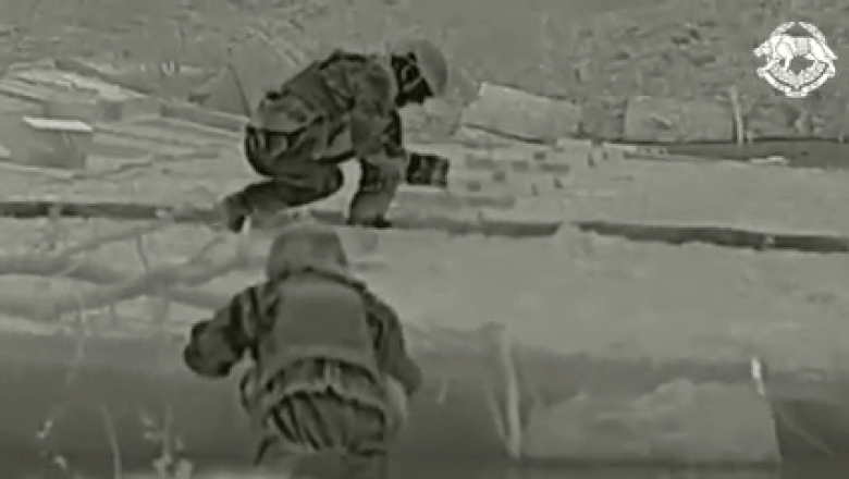 Militarii ucraineni au aruncat in aer „chiar sub nasul rusilor” un pod de pontoane construit pentru fortarea unui rau in Lugansk Imagine