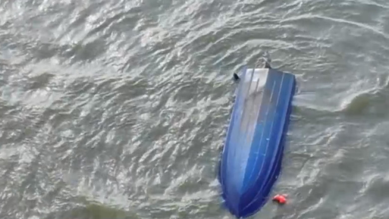 Militarul care conducea barca supraincarcata cu pasageri, rasturnata in Delta Dunarii, a fost pus sub control judiciar Imagine