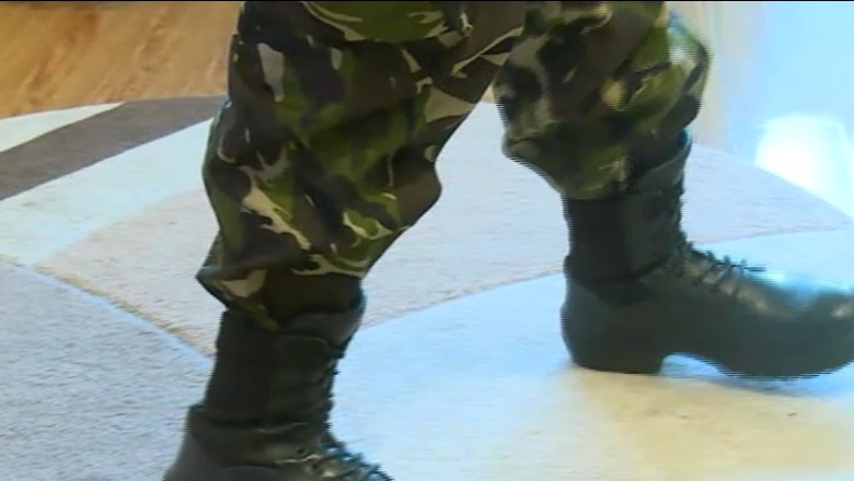 Militarul care si-a pierdut ambele picioare in Afganistan dar este inca la datorie Imagine