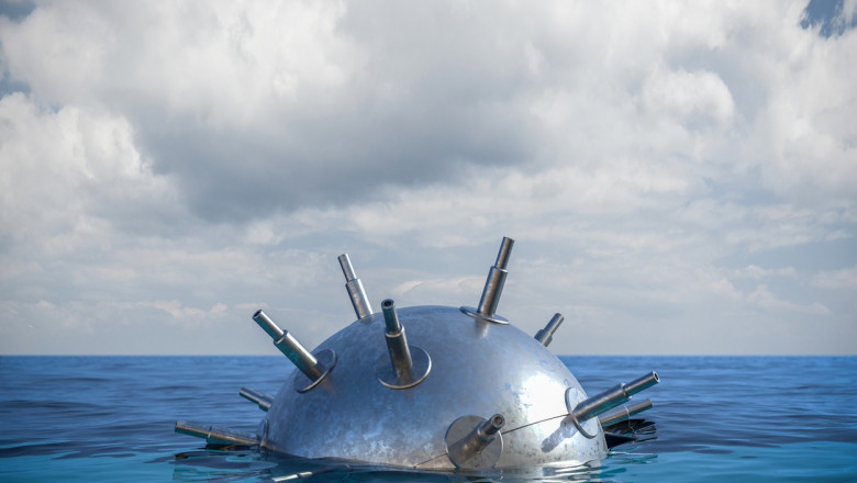 Mina de razboi, depistata la 40 de km de portul Constanta. Fortele navale romane au neutralizat-o Imagine