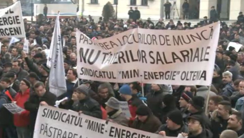 Minerii de la Complexul Energetic Oltenia protesteaza astazi in fata prefecturii din judetul Gorj Imagine