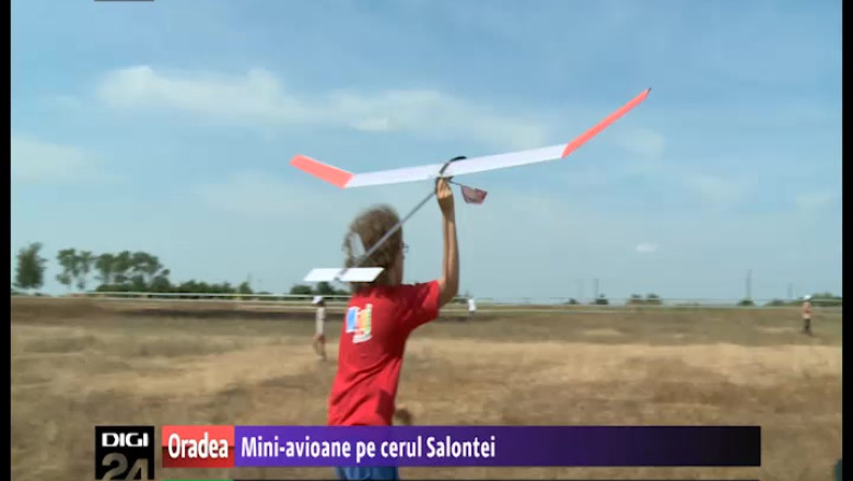 Mini-avioane pe cerul Salontei Imagine