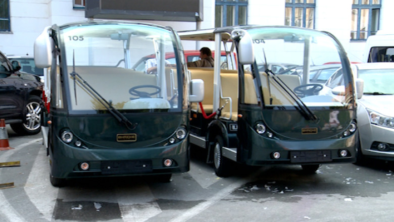 Minibusurile turistice, tot in garajele municipalitatii Imagine